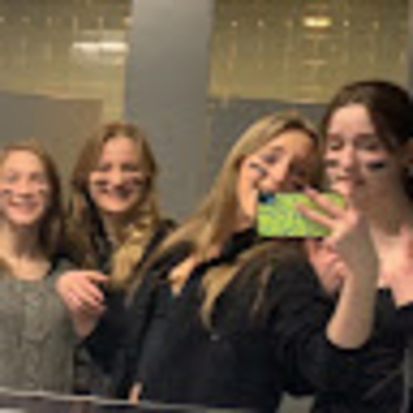 Meet your Posher, Adrianna - Picture 1 of 1